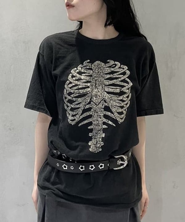 須賀さんの「BEAMS WOMEN｜【別注】BOW WOW / BONE T-shirt」を使ったコーディネート