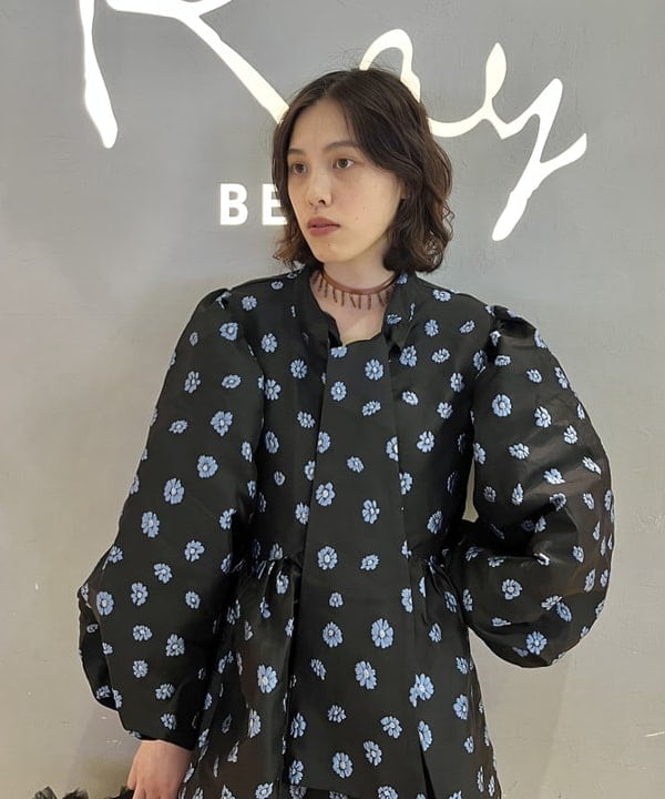 神坂 莉子さんの「BEAMS WOMEN｜フリル ビジュー カゴ バッグ」を使ったコーディネート
