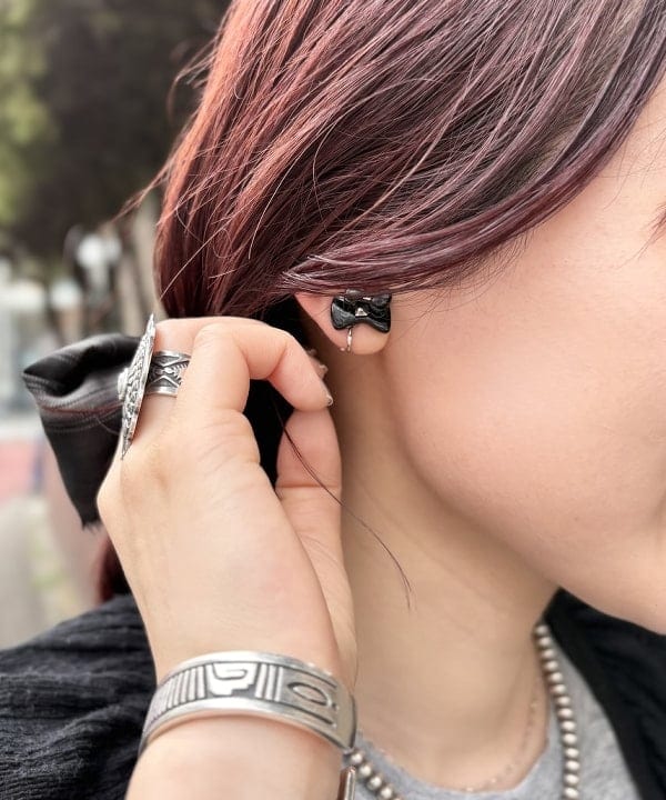 SHINAGAWAさんの「BEAMS WOMEN｜ATOLASOLAS / ear cuffs 3p」を使ったコーディネート