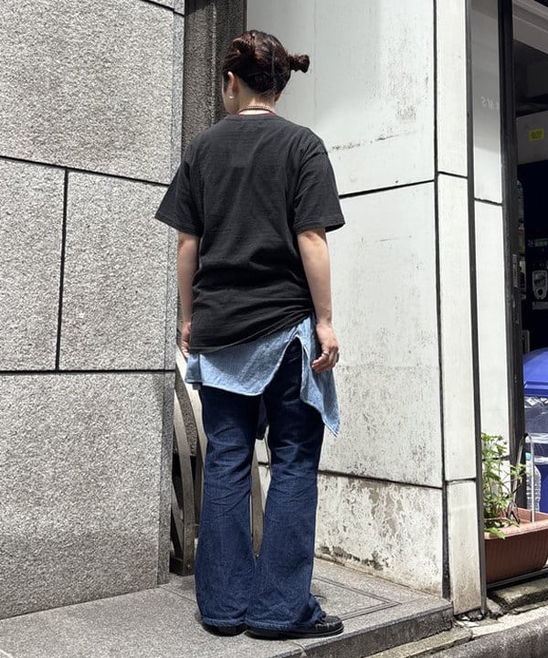 吉野 多恵さんの「BEAMS WOMEN｜フレア デニム パンツ」を使ったコーディネート