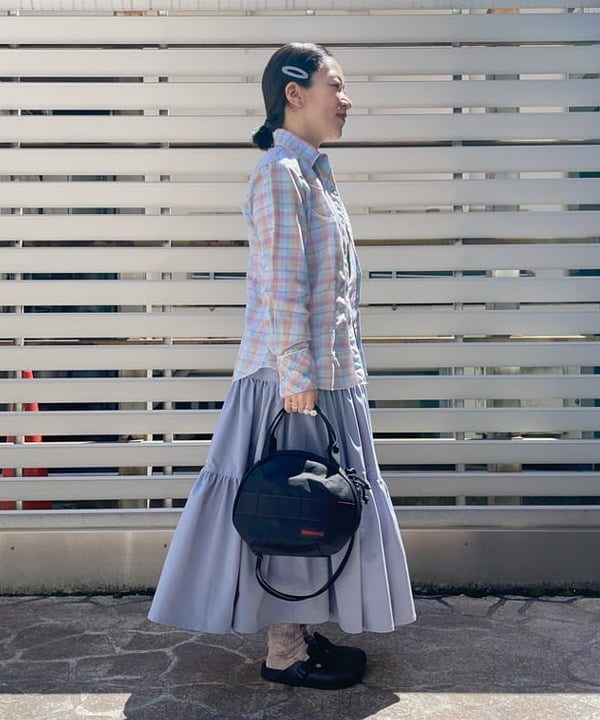 コウリキ　マミさんの「BEAMS WOMEN｜BRIEFING × BEAMS BOY / 別注 ヘルメット バッグ」を使ったコーディネート