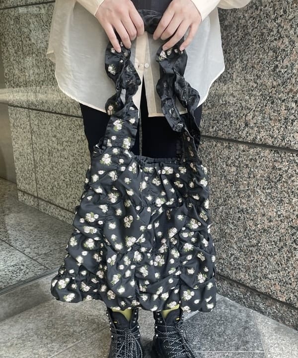 加歩さんの「BEAMS WOMEN｜シアー ボリューム スリーブ シャツ」を使ったコーディネート