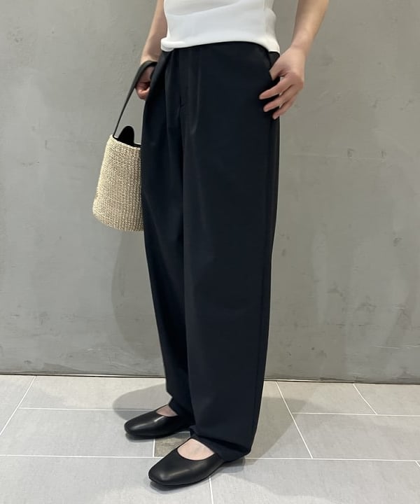 野村 美紅さんの「BEAMS WOMEN｜ウール混 タックパンツ」を使ったコーディネート