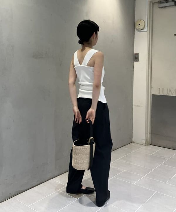 野村 美紅さんの「BEAMS WOMEN｜ウール混 タックパンツ」を使ったコーディネート