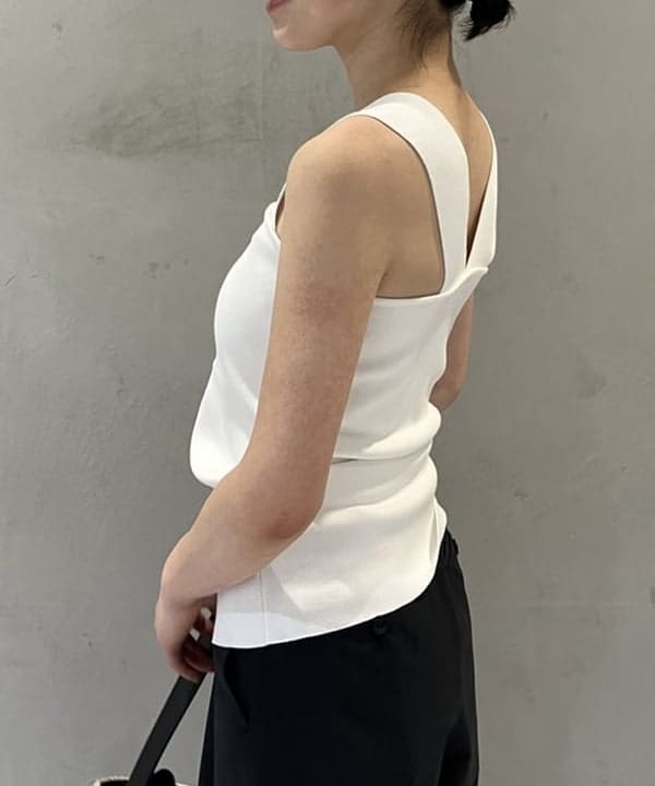 野村 美紅さんの「BEAMS WOMEN｜ウール混 タックパンツ」を使ったコーディネート