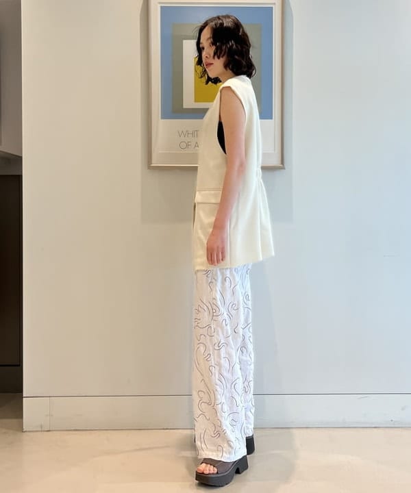 神坂 莉子さんの「BEAMS WOMEN｜ARROW NOVELTY / 別注 コンチョ コンビ ブレスレット」を使ったコーディネート