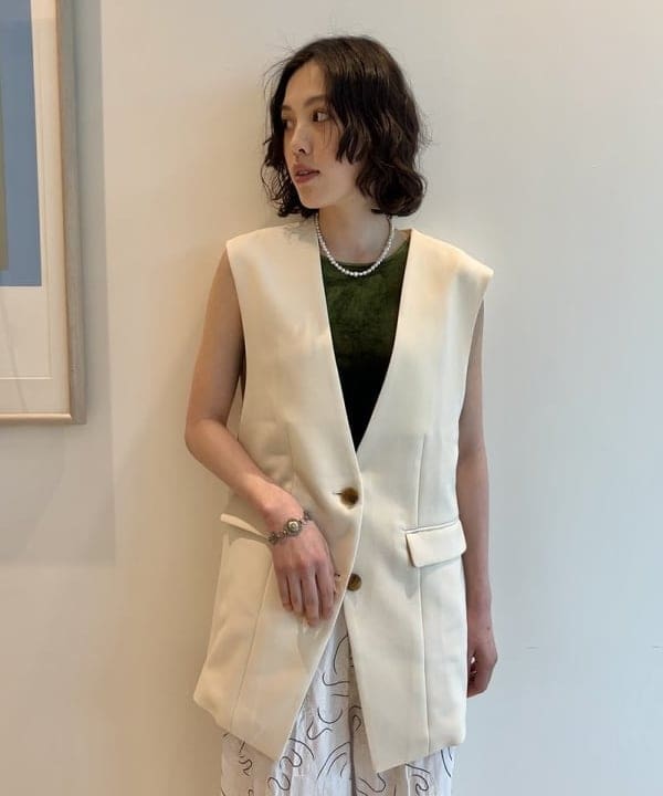 神坂 莉子さんの「BEAMS WOMEN｜ARROW NOVELTY / 別注 コンチョ コンビ ブレスレット」を使ったコーディネート