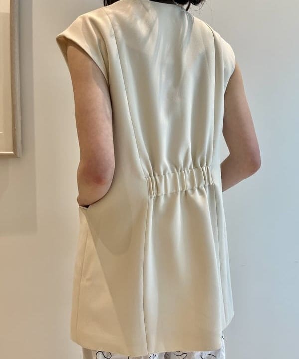 神坂 莉子さんの「BEAMS WOMEN｜ARROW NOVELTY / 別注 コンチョ コンビ ブレスレット」を使ったコーディネート