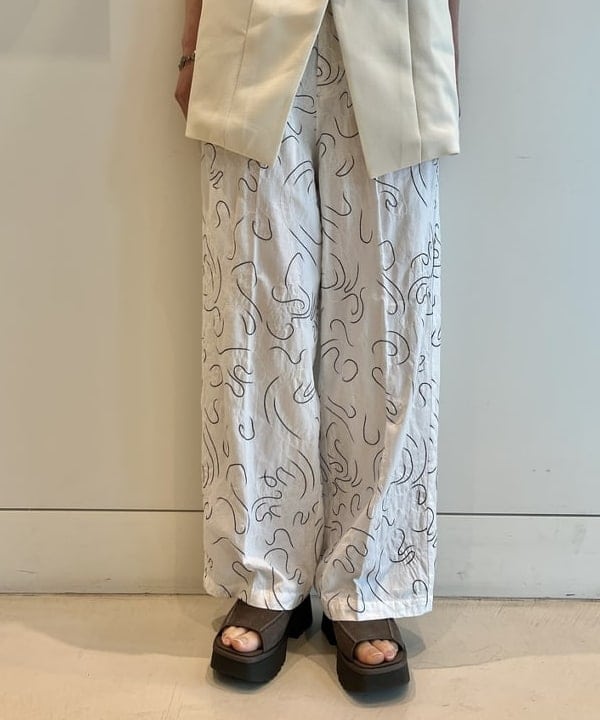 神坂 莉子さんの「BEAMS WOMEN｜ARROW NOVELTY / 別注 コンチョ コンビ ブレスレット」を使ったコーディネート