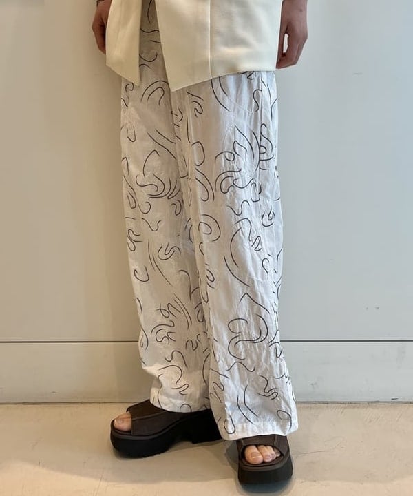 神坂 莉子さんの「BEAMS WOMEN｜ARROW NOVELTY / 別注 コンチョ コンビ ブレスレット」を使ったコーディネート