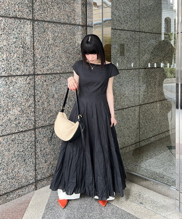 大槻 まひろさんの「BEAMS WOMEN｜■MARIHA / 月の夢 ソリッド ワンピース」を使ったコーディネート