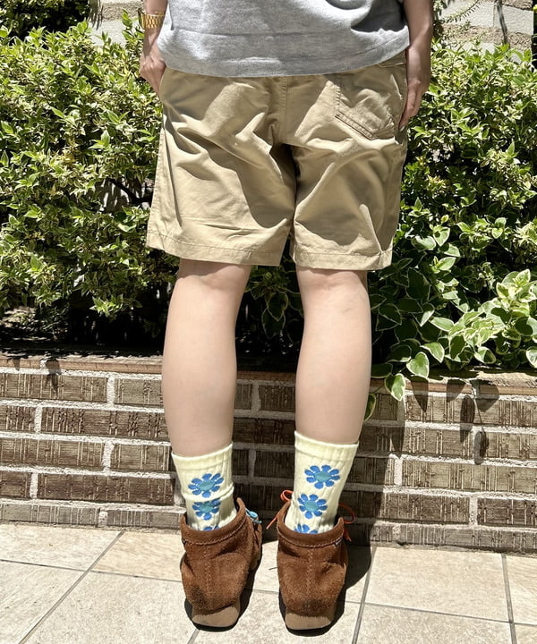 小原 もこさんの「BEAMS WOMEN｜BRIEFING &times; BEAMS BOY / 別注 ヘルメット バッグ」を使ったコーディネート