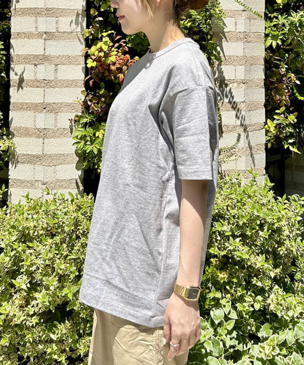 小原 もこさんの「BEAMS WOMEN｜BRIEFING &times; BEAMS BOY / 別注 ヘルメット バッグ」を使ったコーディネート