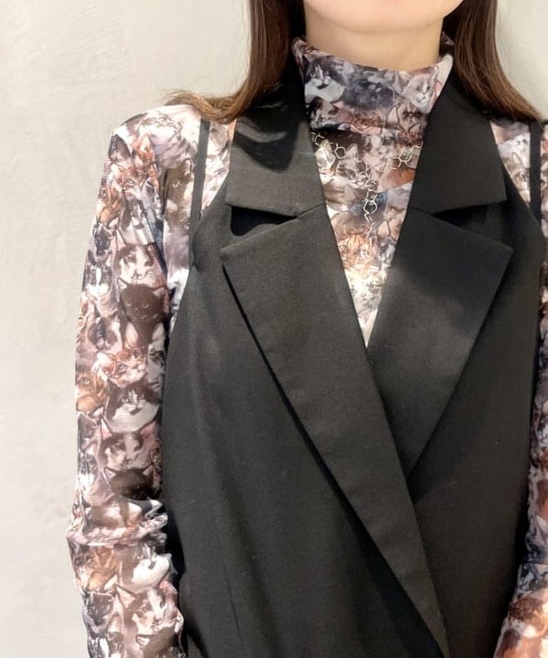 カタヤマ アヤさんの「BEAMS WOMEN｜テーラードカラー ホルターネック サロペット」を使ったコーディネート