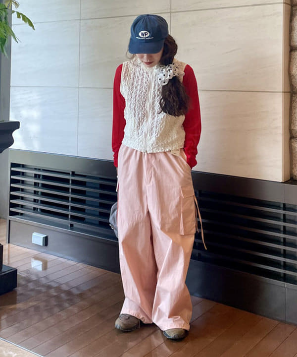 ハルキ　モモナさんの「BEAMS WOMEN｜レース ハイネック ジップ ベスト」を使ったコーディネート