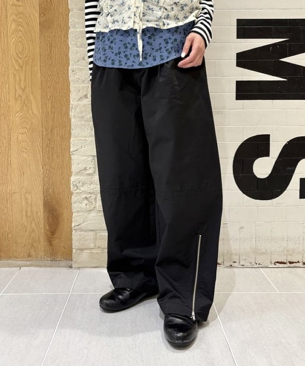 amaさんの「BEAMS WOMEN｜ジップ ヘムカーブ パンツ」を使ったコーディネート