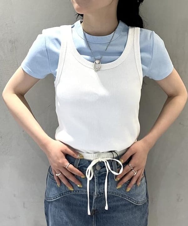 須賀さんの「BEAMS WOMEN｜ベーシック リブ タンクトップ」を使ったコーディネート