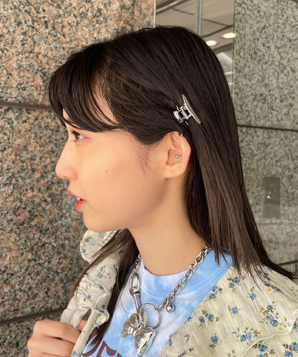 加歩さんの「BEAMS WOMEN｜フラワー プリント シャーリング ブラウス」を使ったコーディネート