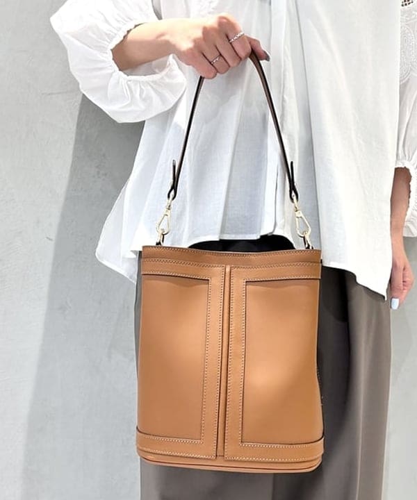ヒライさんの「BEAMS WOMEN｜刺繍スリーブ シャツブラウス」を使ったコーディネート