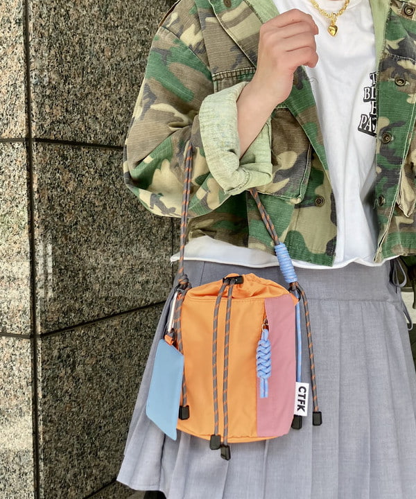 YABUさんの「BEAMS WOMEN｜プリーツ ダブル リボン ミニスカート」を使ったコーディネート