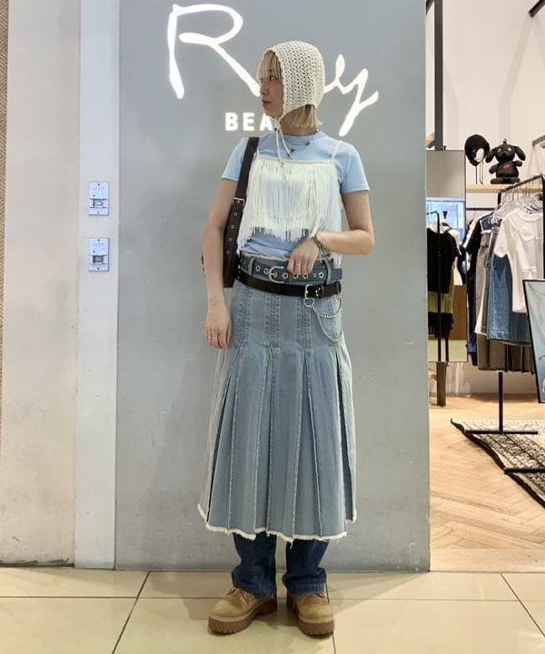 イトウミサキさんの「BEAMS WOMEN｜フリンジ ティアード キャミソール」を使ったコーディネート
