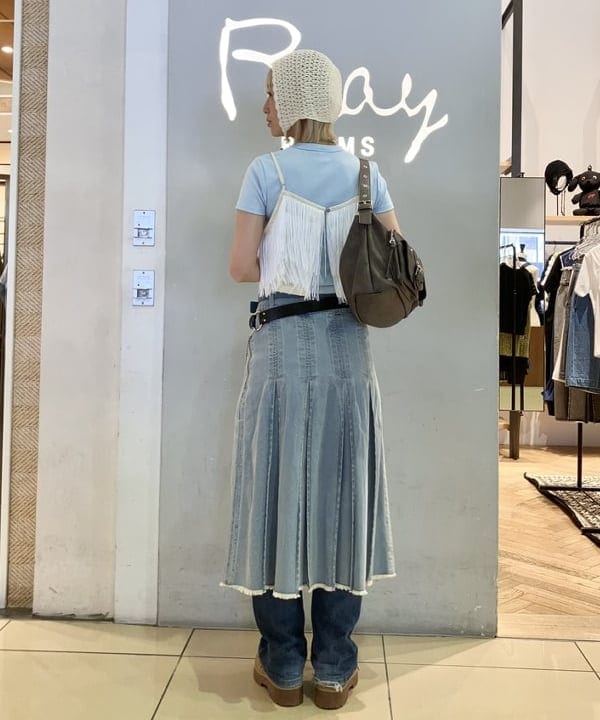 イトウミサキさんの「BEAMS WOMEN｜フリンジ ティアード キャミソール」を使ったコーディネート