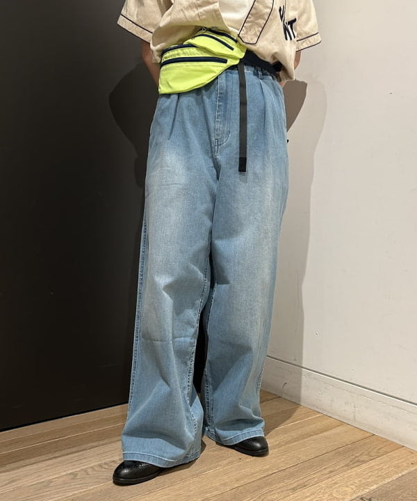安藤 菜央さんの「BEAMS WOMEN｜【別注】GRAMICCI / ワイド デニム 25SS」を使ったコーディネート