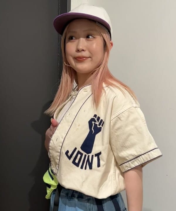 安藤 菜央さんの「BEAMS WOMEN｜【別注】GRAMICCI / ワイド デニム 25SS」を使ったコーディネート