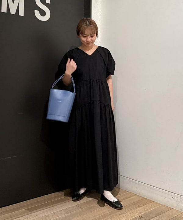 Ito_ririkaさんの「BEAMS WOMEN｜サッカー パフスリーブ Vネック ワンピース」を使ったコーディネート