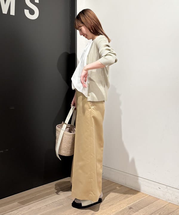 makita mikaさんの「BEAMS WOMEN｜【別注】スタイリスト佐藤佳菜子 × SLOANE / リブ カーディガン」を使ったコーディネート