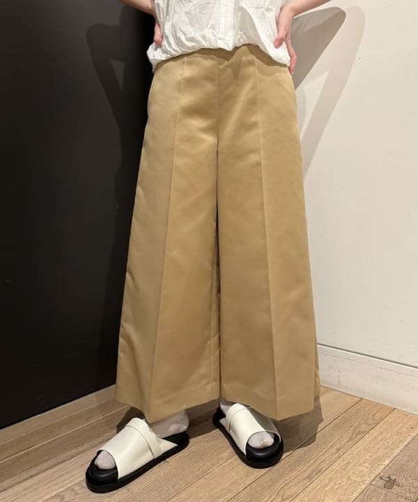 makita mikaさんの「BEAMS WOMEN｜【別注】スタイリスト佐藤佳菜子 × SLOANE / リブ カーディガン」を使ったコーディネート