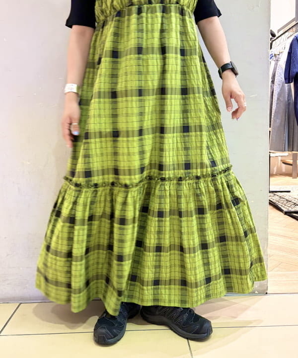 オカベ　アヤカさんの「BEAMS WOMEN｜ビッグカラー オフショルダー Tシャツ」を使ったコーディネート