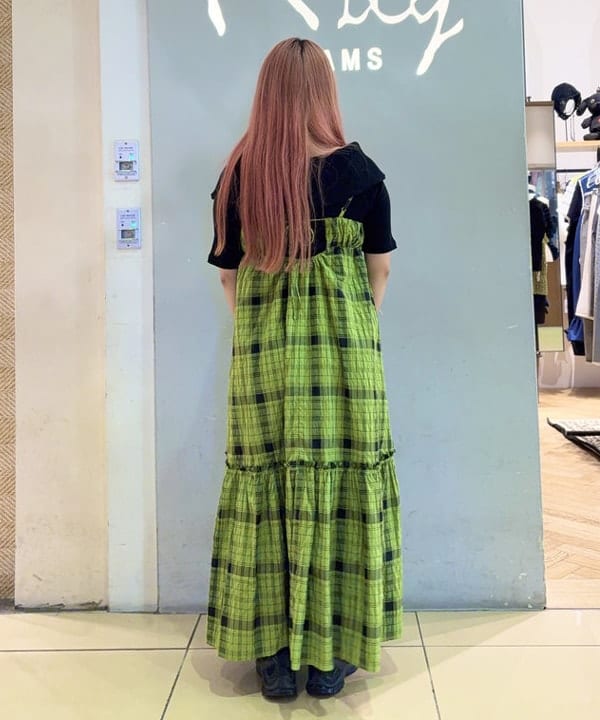 オカベ　アヤカさんの「BEAMS WOMEN｜ビッグカラー オフショルダー Tシャツ」を使ったコーディネート