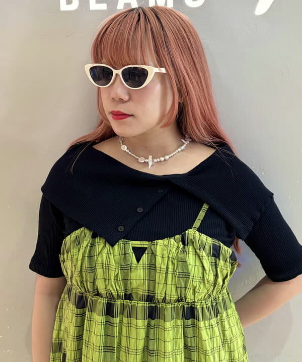 オカベ　アヤカさんの「BEAMS WOMEN｜ビッグカラー オフショルダー Tシャツ」を使ったコーディネート