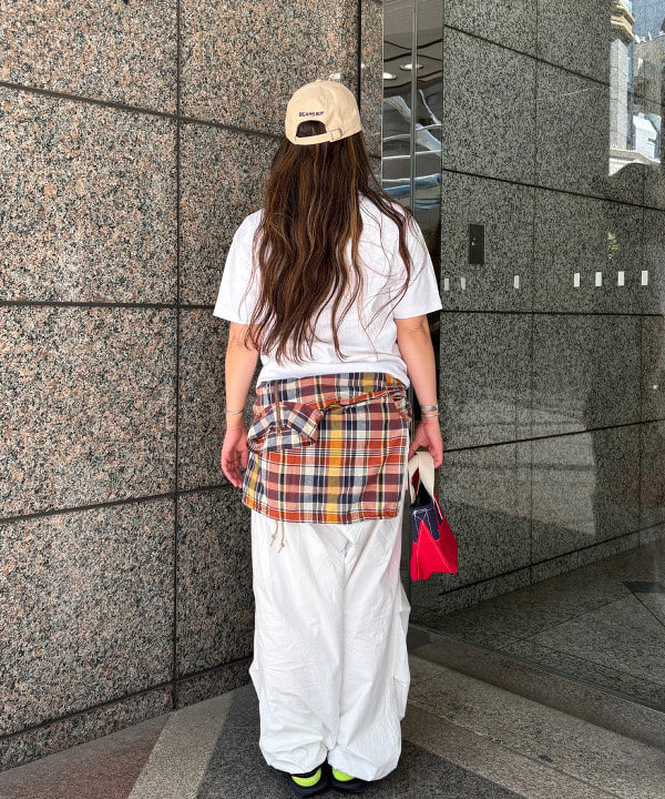 サイトウ　トモミさんの「BEAMS WOMEN｜L.L.Bean × BEAMS PLUS ＆ BEAMS BOY / Deep Bottom Deluxe Boat and Tote Mini」を使ったコーディネート