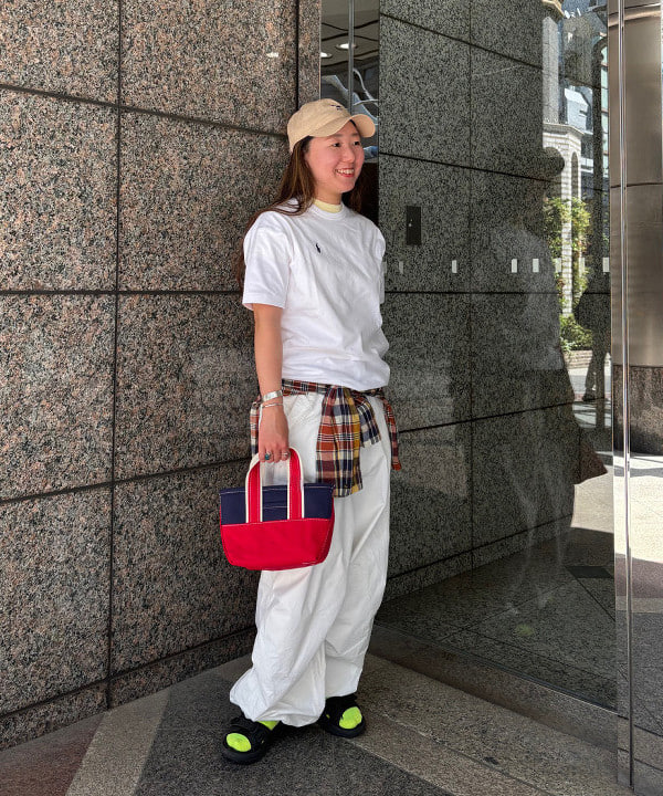 サイトウ　トモミさんの「BEAMS WOMEN｜L.L.Bean × BEAMS PLUS ＆ BEAMS BOY / Deep Bottom Deluxe Boat and Tote Mini」を使ったコーディネート