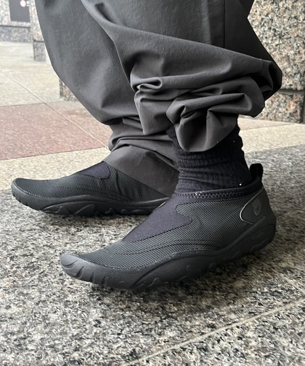 菊田 悠さんの「BEAMS WOMEN｜メッシュライク 2プリーツ テーパード スラックス」を使ったコーディネート