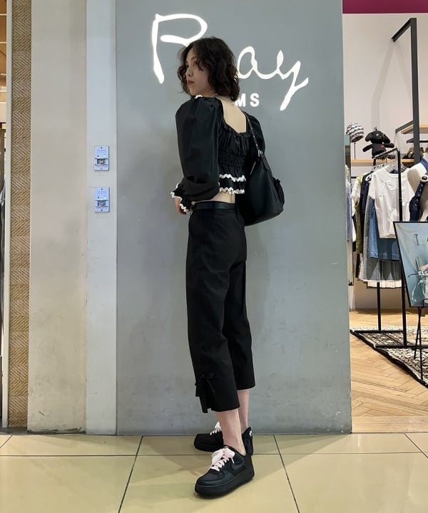 神坂 莉子さんの「BEAMS WOMEN｜Wポケット バッグ」を使ったコーディネート