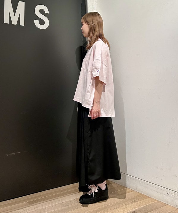 早川 萌子さんの「BEAMS WOMEN｜【別注】Champion / ショートスリーブ Tシャツ」を使ったコーディネート