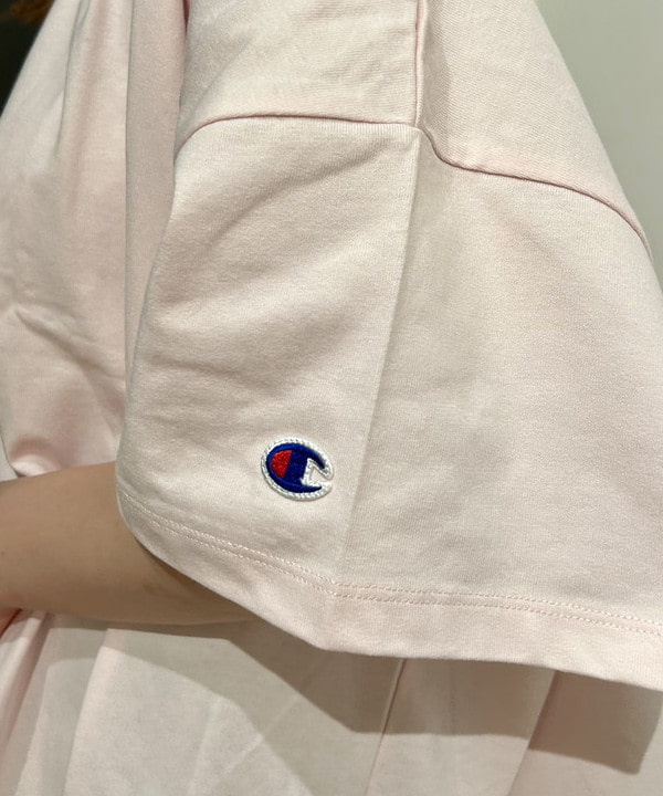 早川 萌子さんの「BEAMS WOMEN｜【別注】Champion / ショートスリーブ Tシャツ」を使ったコーディネート