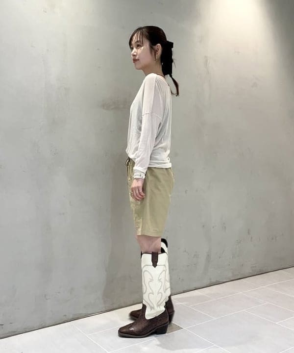 カタヤマ アヤさんの「BEAMS WOMEN｜maturely / カシュクール ストラップ ロング スリーブ」を使ったコーディネート