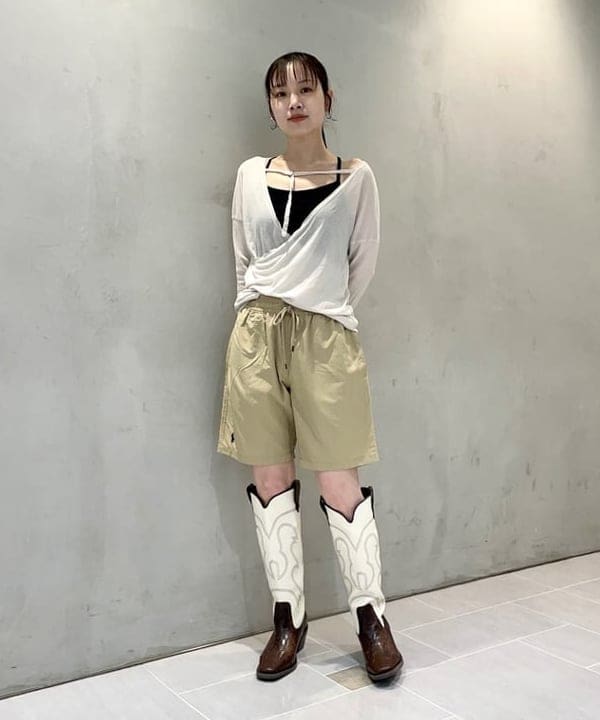カタヤマ アヤさんの「BEAMS WOMEN｜maturely / カシュクール ストラップ ロング スリーブ」を使ったコーディネート