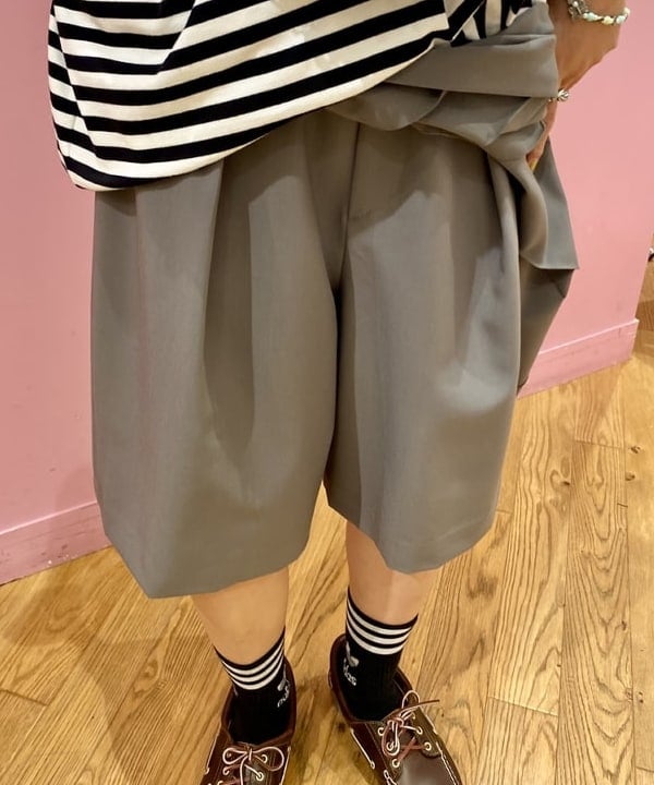 榎本 葵さんの「BEAMS WOMEN｜レース クロップド シャツ」を使ったコーディネート