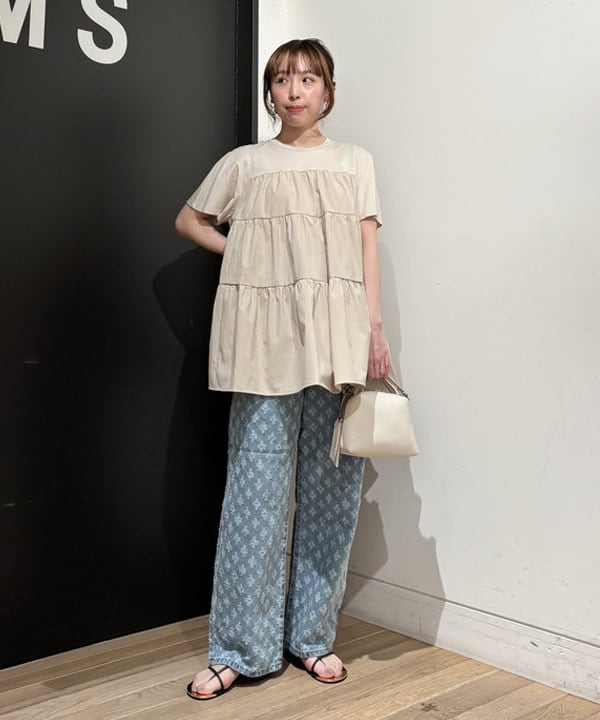 makita mikaさんの「BEAMS WOMEN｜コンビ ティアード プルオーバー」を使ったコーディネート