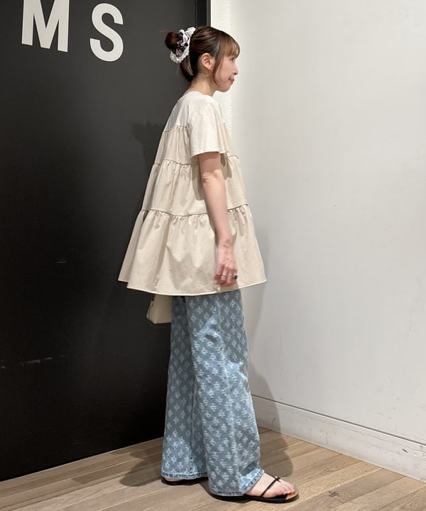 makita mikaさんの「BEAMS WOMEN｜コンビ ティアード プルオーバー」を使ったコーディネート