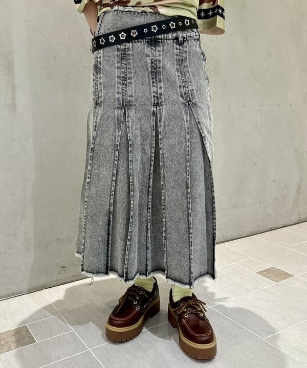 ヒカリさんの「BEAMS WOMEN｜デニム タック ミディアム スカート」を使ったコーディネート