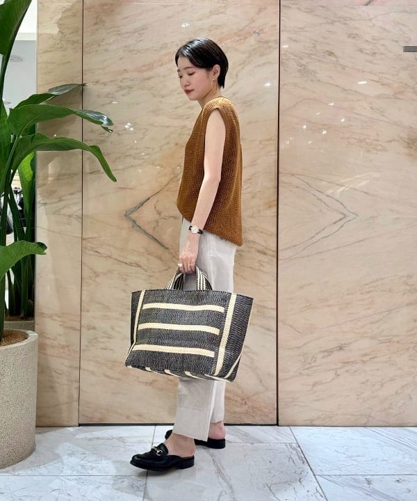 SANOさんの「BEAMS WOMEN｜AK+1 / 片畦 Vネック ニット」を使ったコーディネート