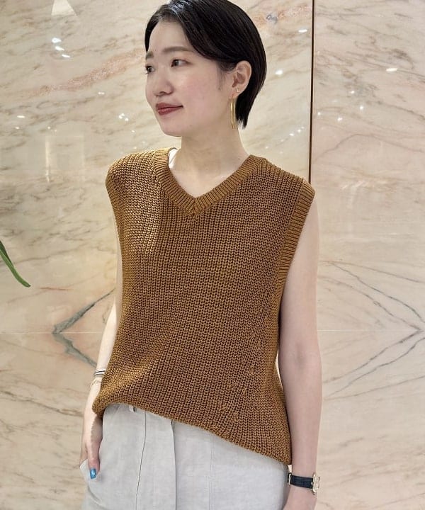 SANOさんの「BEAMS WOMEN｜AK+1 / 片畦 Vネック ニット」を使ったコーディネート
