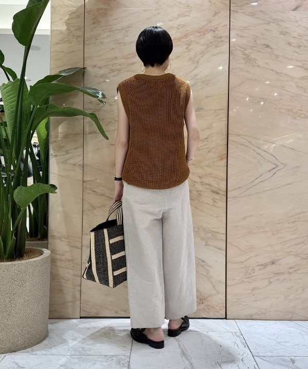 SANOさんの「BEAMS WOMEN｜AK+1 / 片畦 Vネック ニット」を使ったコーディネート