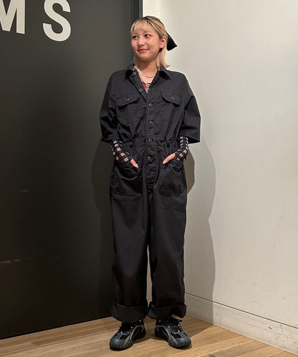 佐藤 亜美さんの「BEAMS WOMEN｜ポリエステル コットン ツイル ショート スリーブ オールインワン」を使ったコーディネート